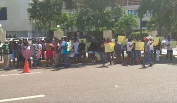 Ciudadanos protestan frente al Congreso contra posible modificación constitucional, para favorecer a Danilo
