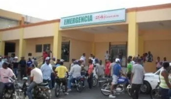 Salida de 10 médicos pasantes causa caos en hospital Jaime Mota