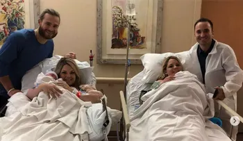 Se llaman Jalynne April Crawford y Janelle Ann Leopoldo: son hermanas gemelas, dieron a luz el mismo día y en el mismo hospital