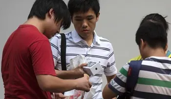 Pareja de chinos vende hija para comprar un IPhone