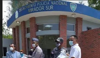 Comunidad China en RD dona a PN 200 Kits de alimentos