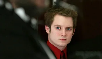 El actor Elijah Wood denuncia la pedofilia organizada en Hollywood