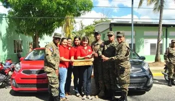 Jefe del Ejército entrega premios a ganadores de actividad de institución