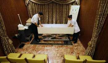 Una mujer comienza a respirar cuando la maquillaban en su funeral