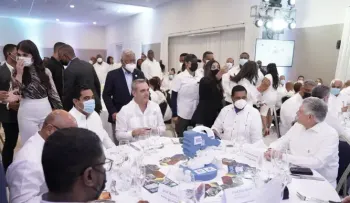 Abinader crea mesa de diálogo para solucionar conflicto entre gobiernos locales y CNSS