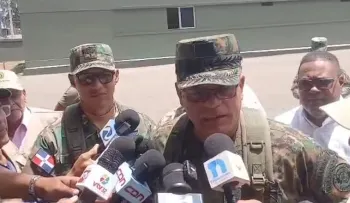 Ministro de Defensa supervisa avance del muro fronterizo en un recorrido de Jimaní a Dajabón