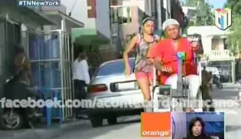 Señora discapacitada por enfermedad mantiene su familia recogiendo botellas plásticas