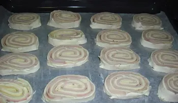 Enrollados con jamón y queso