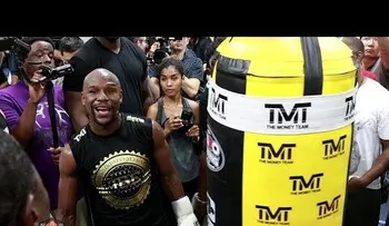 Floyd Mayweather: "Abrí un club de strippers, porque los senos, las vaginas, la música y el alcohol no pasan de moda"