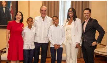 Abinader recibe al estudiante Hensel Aquino "Pico de Oro"