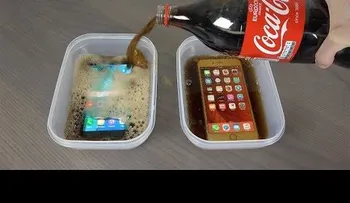 Así quedaron un Samsung S7 Edge y un iPhone 6s tras ser remojados 9 horas en Coca-Cola