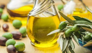 Usa el aceite de oliva de esta manera y potencia tu belleza