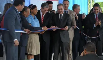 Medina inaugura tres escuelas en Pto. Pta.
