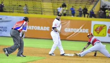 Las Aguilas se imponen al Escogido 5-3 en el Quisqueya