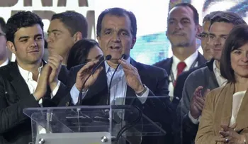Zuluaga reconoce derrota y felicita al presidente Santos