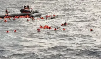 Elevan a 45 muertos y 80 supervivientes las víctimas por naufragio en Italia