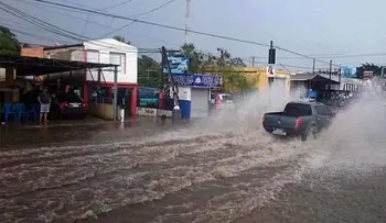 Seguirán los aguaceros por vaguada y onda tropical, según Onamet 