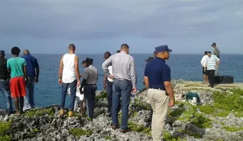 Mujer embarazada se lanza con su hijo de 8 años al mar en Boca Chica; menor sobrevive