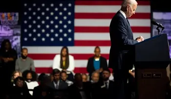 Biden amplía lista de empresas chinas prohibidas para inversión en EEUU; incluye a Huawei