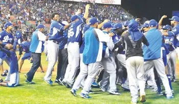 Licey a la final; EO ganan en 12 actos