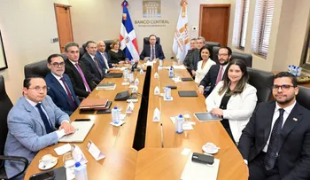 Valdez Albizu se reúne con altos ejecutivos de MasterCard