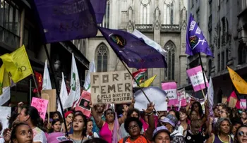 Críticas al presidente de Brasil por alabar las habilidades de las mujeres en el supermercado