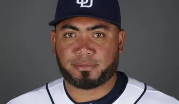 Seattle adquiere a Joaquín Benoit de los Padres por 2 prospectos