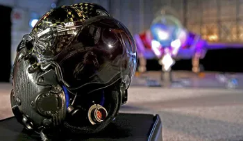 "Me puse el casco de piloto de F-35 y me dejó atónito": Vea un juguete que cuesta 400.000 dólares