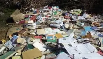 Libros lanzados a basurero fueron robados a liceo de El Millón