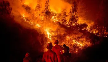 Incendio en el sur de California, que tiene en riesgo a 20.000 personas, pudo haber sido causado intencionalmente