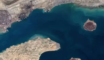 Irán acusa a EE.UU de atacar isla de Larak y advierte con castigar al agresor
