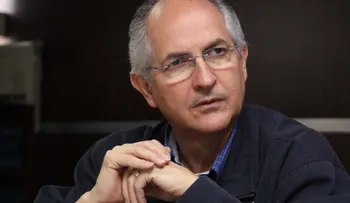 Ledezma escapa del arresto domiciliario y sale de Venezuela, según medios
