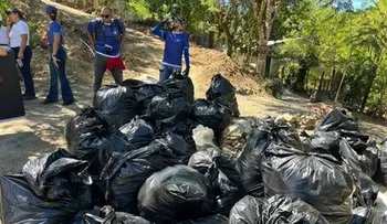 Retiran 7,550 libras de residuos de las riberas del río Camú en La Vega