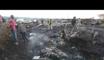 Al menos 40 muertos y 30 heridos por explosión de camión cisterna