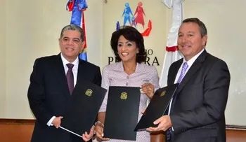 Primera Dama firma convenio para capacitar maestros atenderán a niños especiales