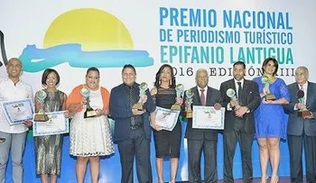 Wendy Almonte, de El Caribe, gana el gran premio de periodismo turístico Epifanio Lantigua, de Adompretur