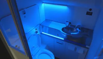 ¿Quién está listo para un baño de avión que se limpia solo?