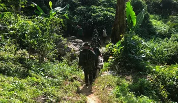 Se complica caso de niños atrapados en cueva: rescatistas recorren la selva para acceder desde arriba