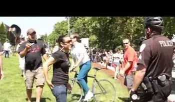 Homosexuales golpean a pastores que predicaban contra la homosexualidad (Video)