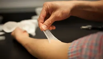 Se vuelve viral el invento de una piel elástica que quita las arrugas y rejuvenece