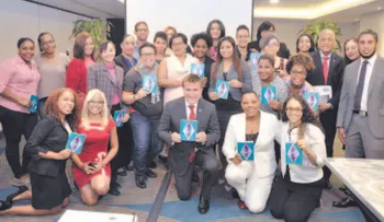 Embajador James Brewster reclama sanción contra quienes apresaron jóvenes LGBTI en el parque Duarte 