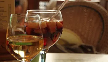Sangría de pepino y melón para refrescarte en compañía de tus amigos