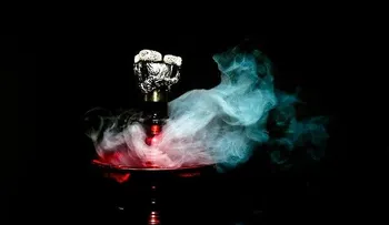 Un niño se ahoga mientras su padre fumaba "hookah"