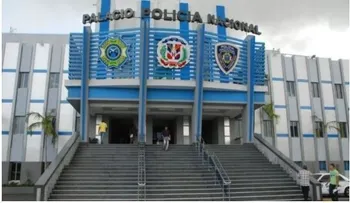 40 estudiantes atrapados en aula por detonación de bomba molotov 