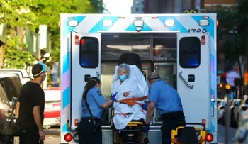 EE.UU. supera los 122.500 muertos y 2,41 millones de contagios de coronavirus