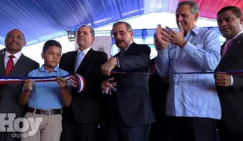 Danilo Medina inaugura 8 escuelas en cinco provincias del Sur 