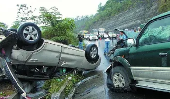 Cinco muertos y diez resultan heridos en accidentes de tránsito
