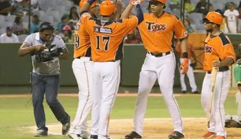 Toros siguen solos en el segundo lugar