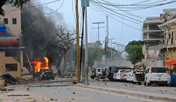 Al menos 5 muertos por explosiones y ataque a un hotel en Somalia