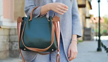 Británica busca diseñador para un bolso con piel de su pierna amputada